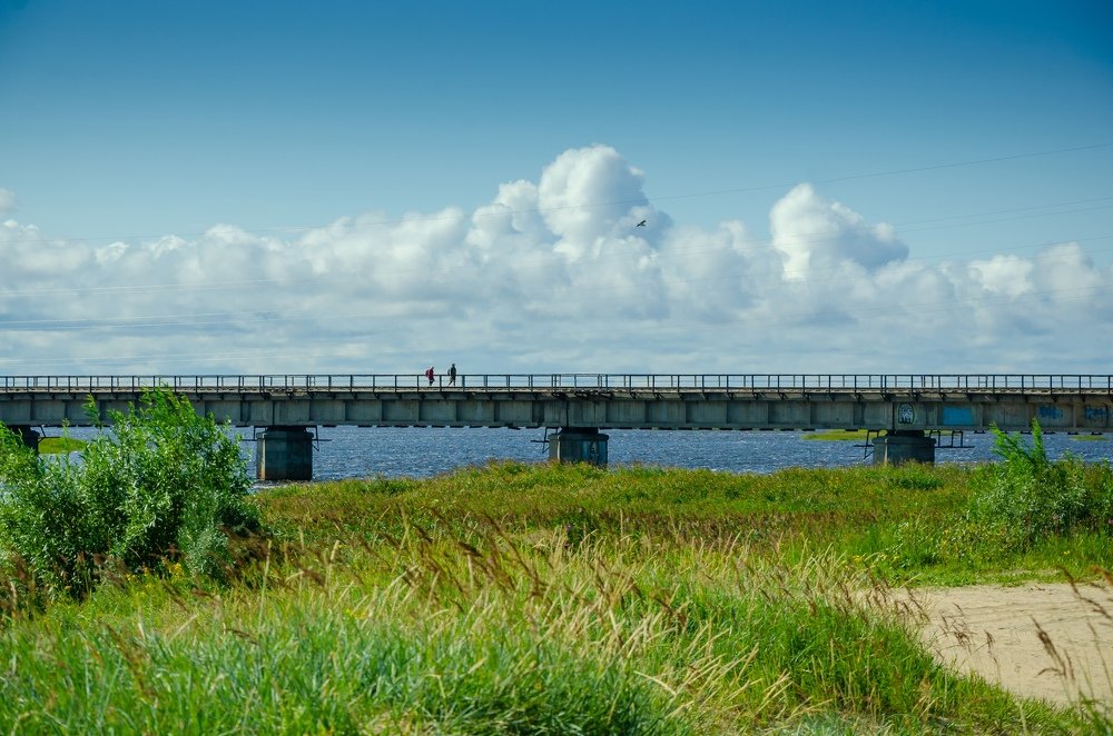 мост с облаками