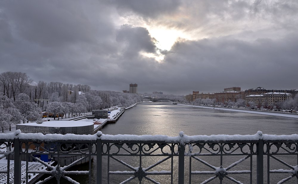 Зимний день на Москве реке