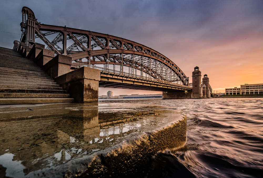 На рассвете..