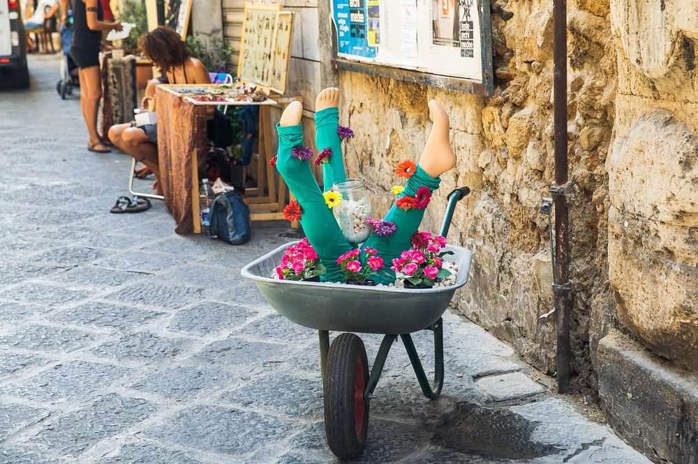 Нетривиальный букет на улицах Сиракуз