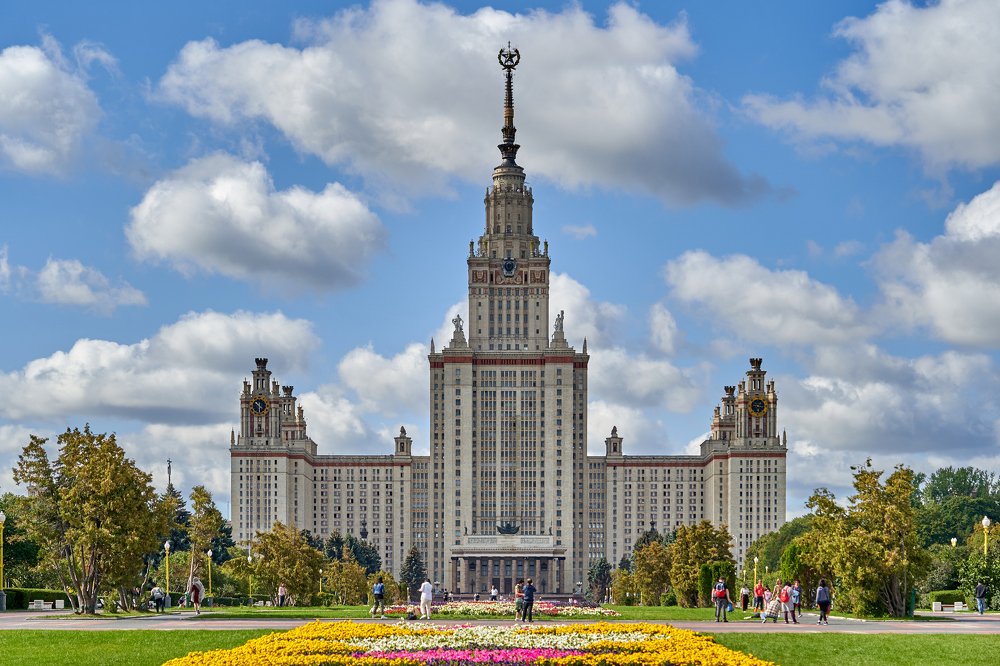 небоскреб - памятник Сталинских времен