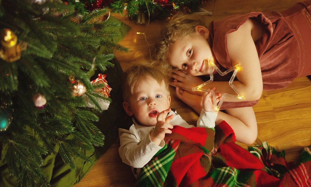 Дочка и внук.