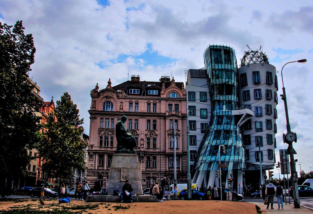 Танцующий дом.