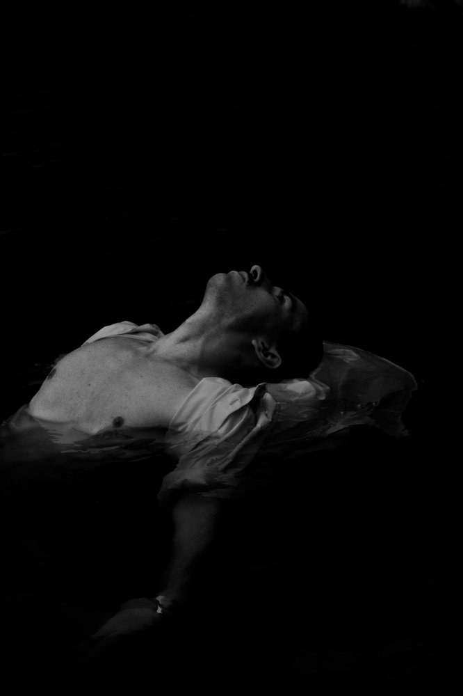 Floating in other element.