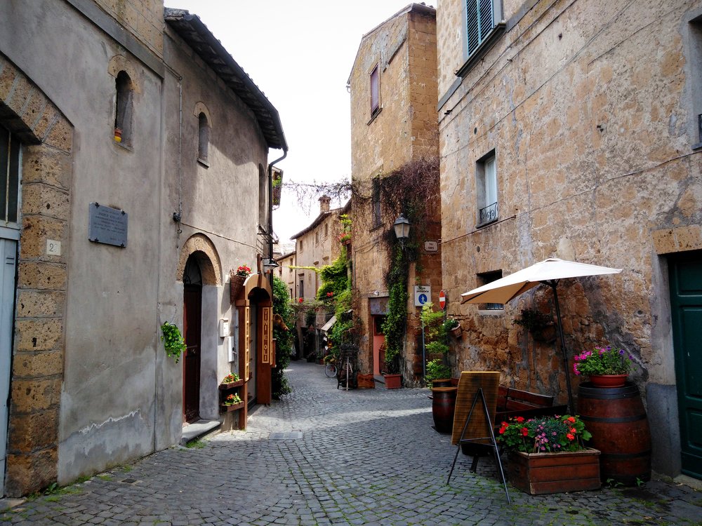 В лабиринте улиц