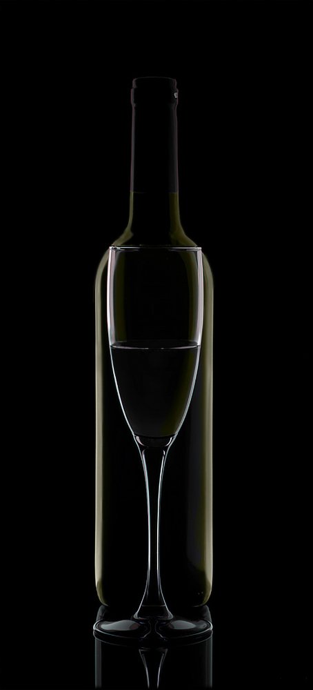 бокал и бутылка