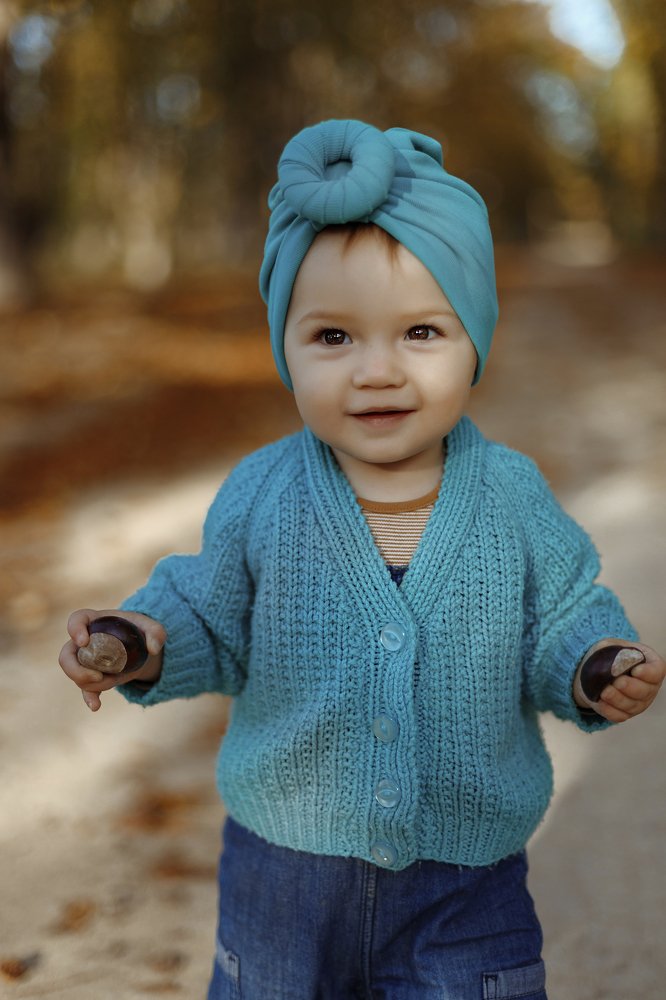 Елизавета собирает каштаны