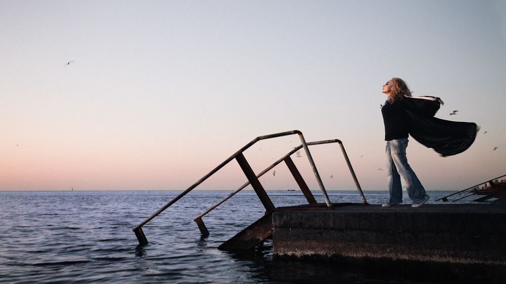 Photograph by Max Samadhi