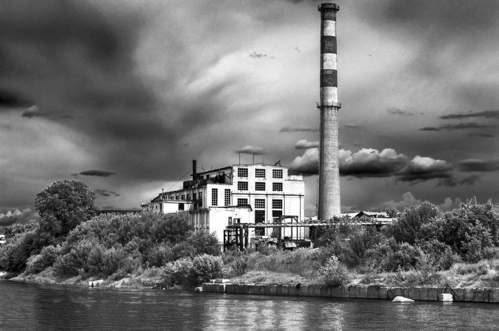 Тучи над фабрикой