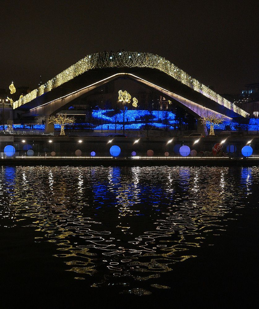 Парящий мост ночью