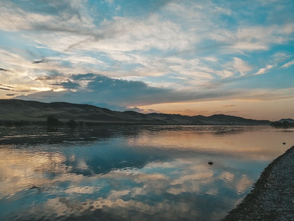 Закат на реке Или