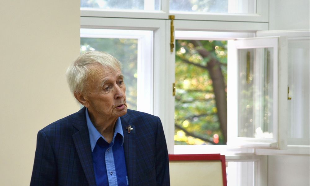 МУЖСКОЙ ПОРТРЕТ-005