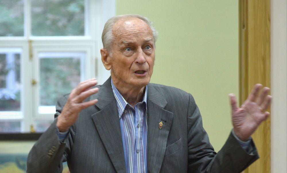 МУЖСКОЙ ПОРТРЕТ-001