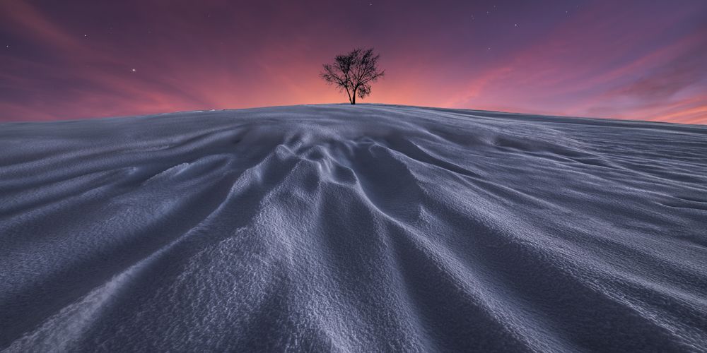 Night on the little snowy hill