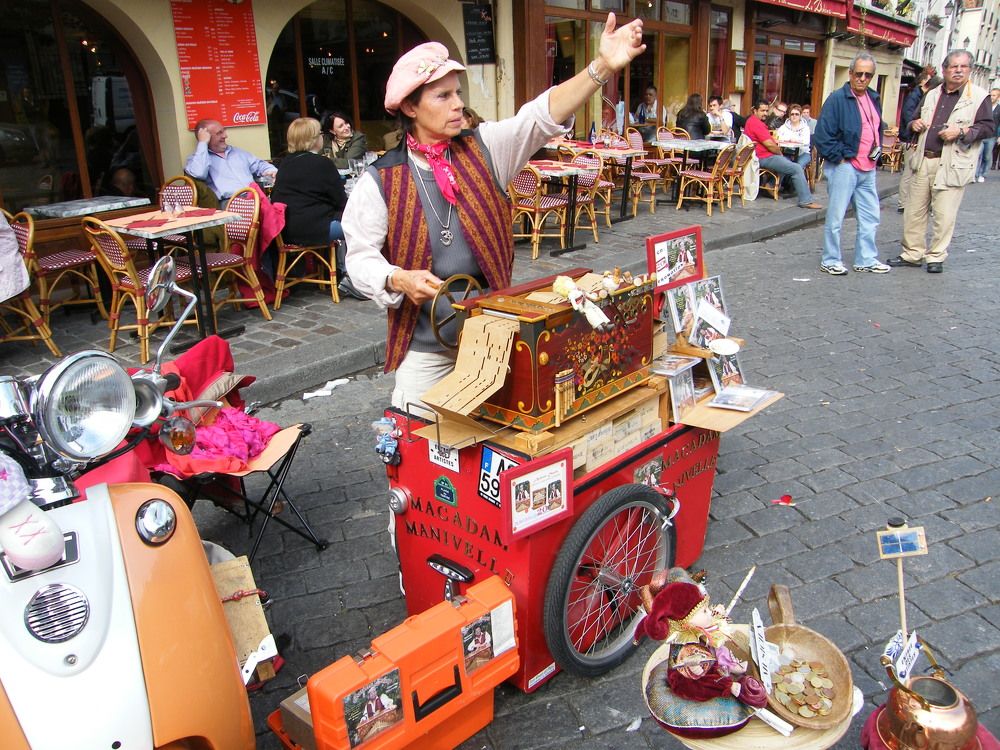 На улицах Монмартра. Париж.