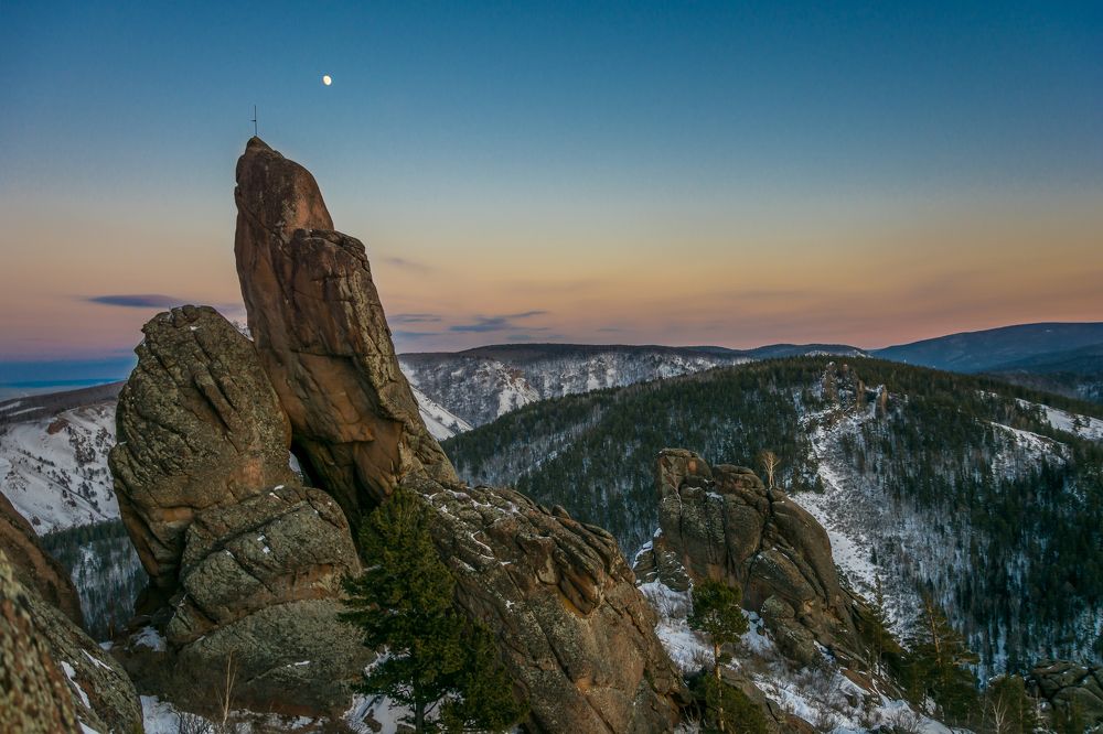 Каменный великан готовится ко сну