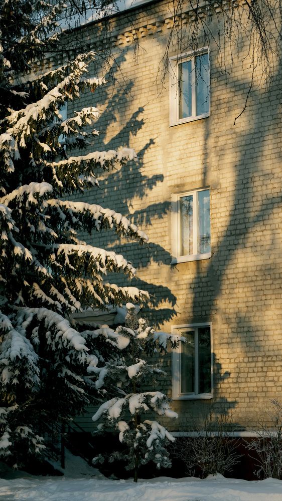 Фасад и закат. Много лет вместе