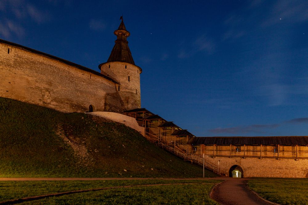 Псков, лунная дорожка
