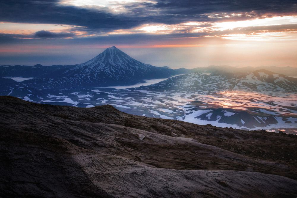 Утро за складкой кулис