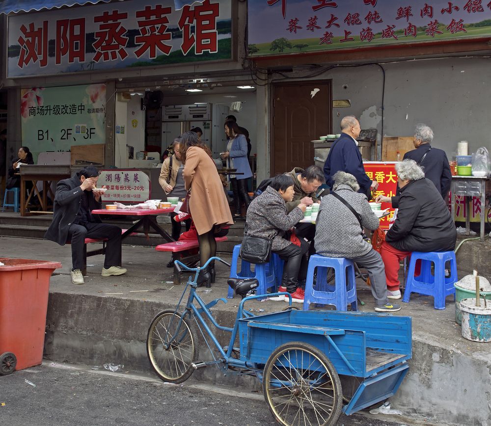 Уличное кафе в Шанхае