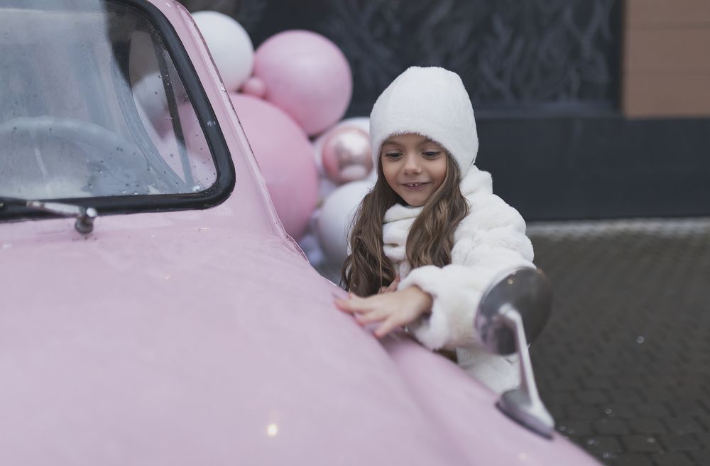 Автоледи и розовая машина