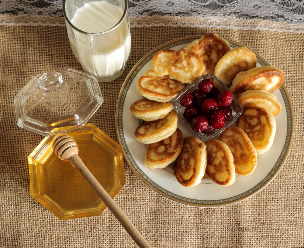 Оладьи с медом.