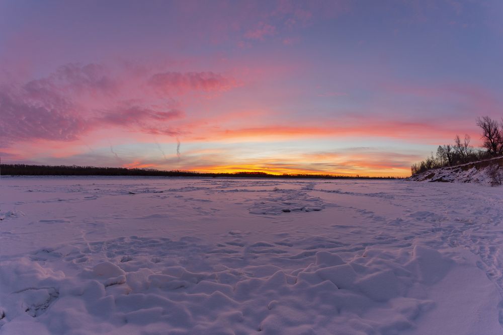 Розовый рассвет на Иртыше