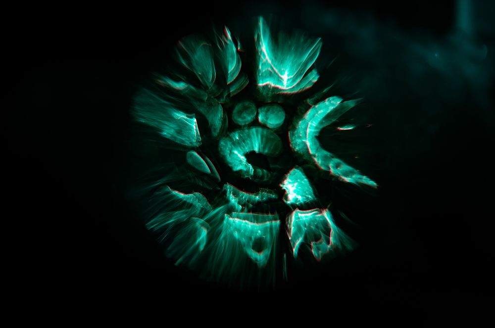 Оставить след на стекле