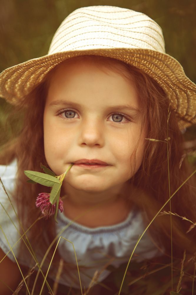 девочка с клевером