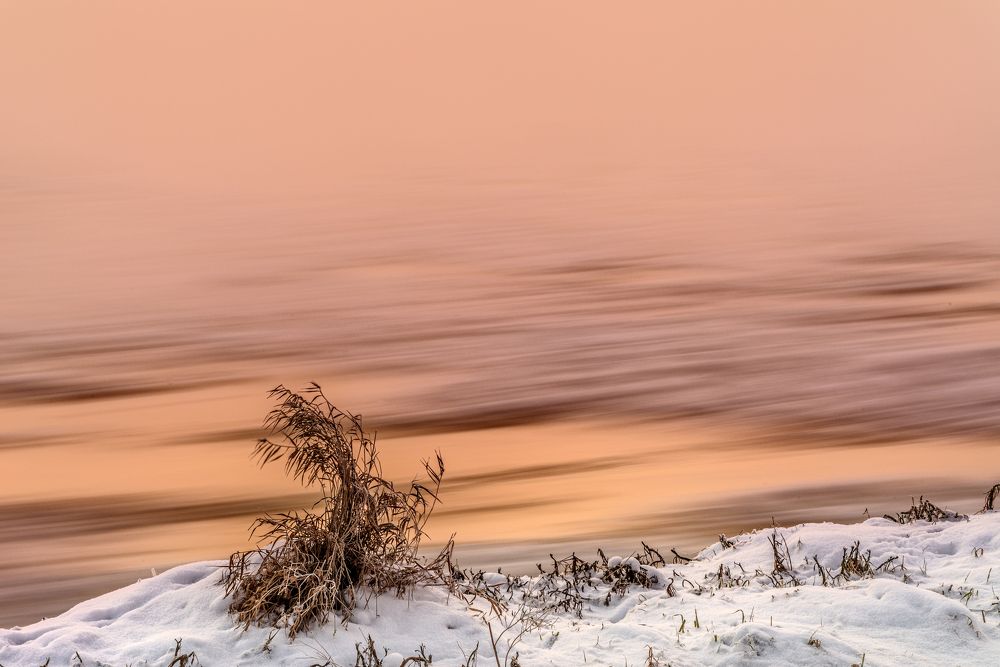 Foggy winter sunrise over Vistula