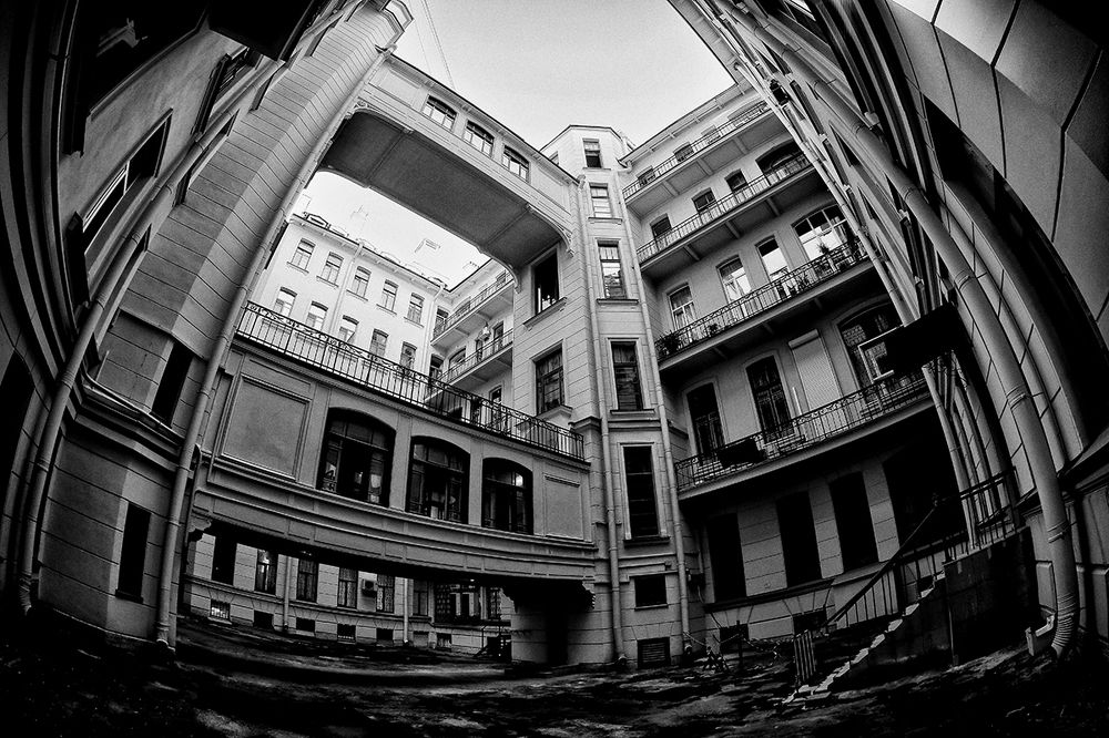 Дворы  Петербурга.