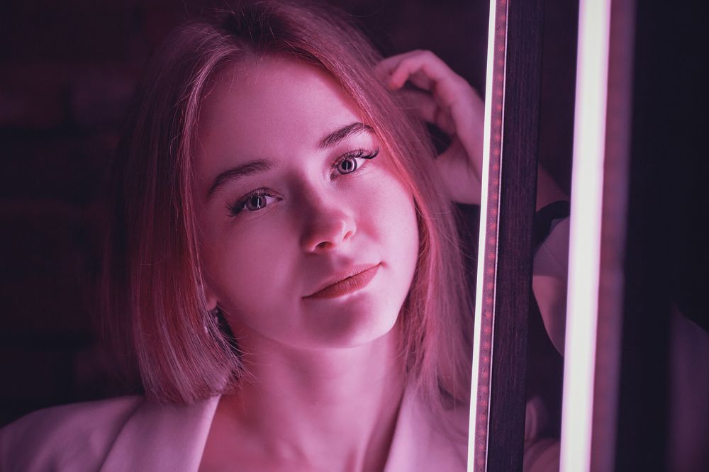 Неоновый взгляд