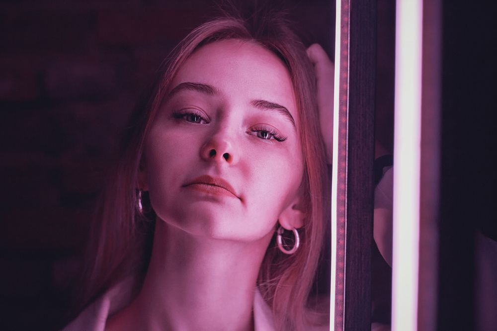 Неоновый взгляд