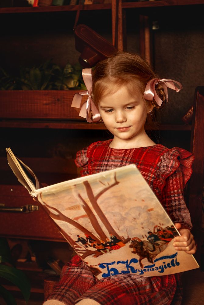 девочка с книгой