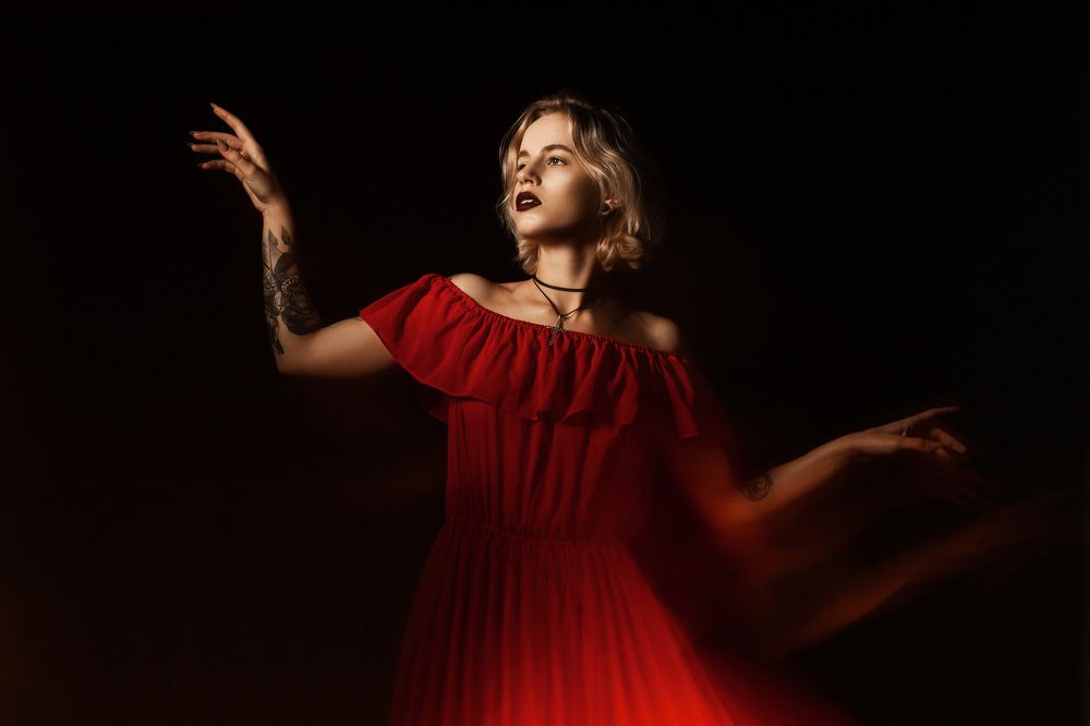 Леди в красном