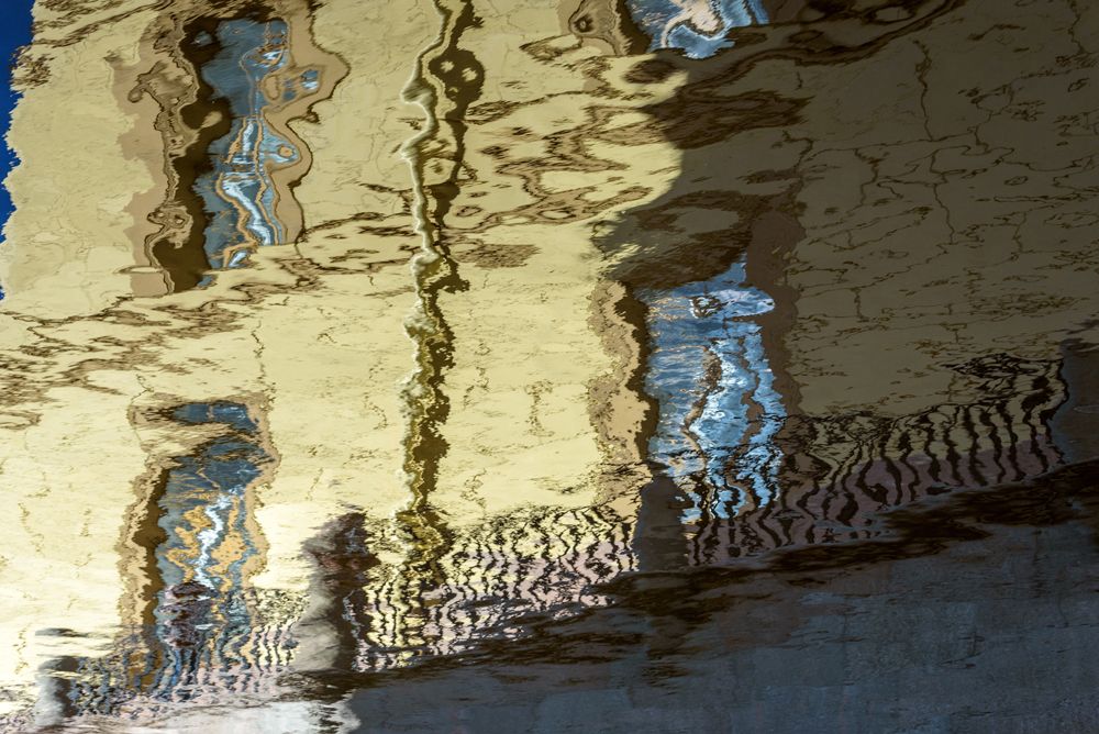 Хитрый синий крокодил...Призрачный мир Зимней канавки.