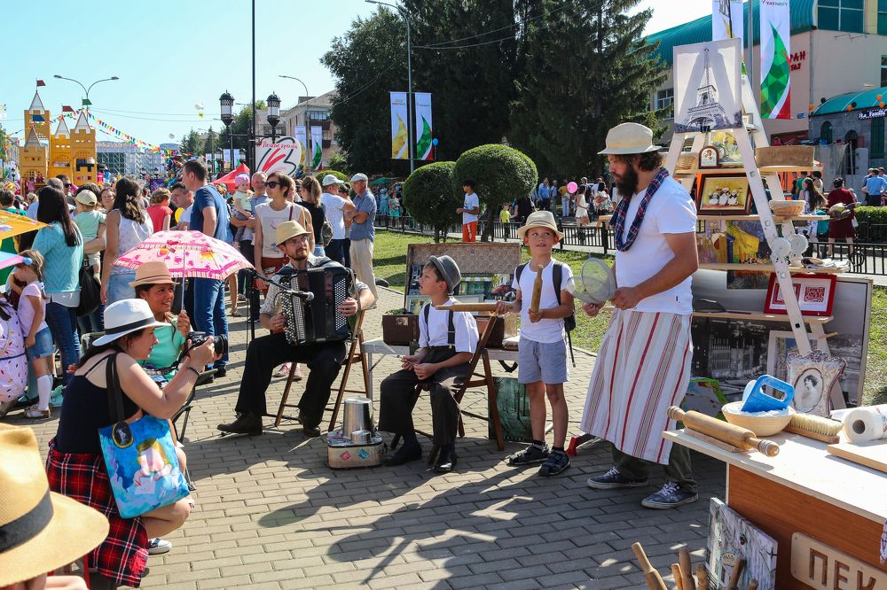 Городской праздник в маленьком городе