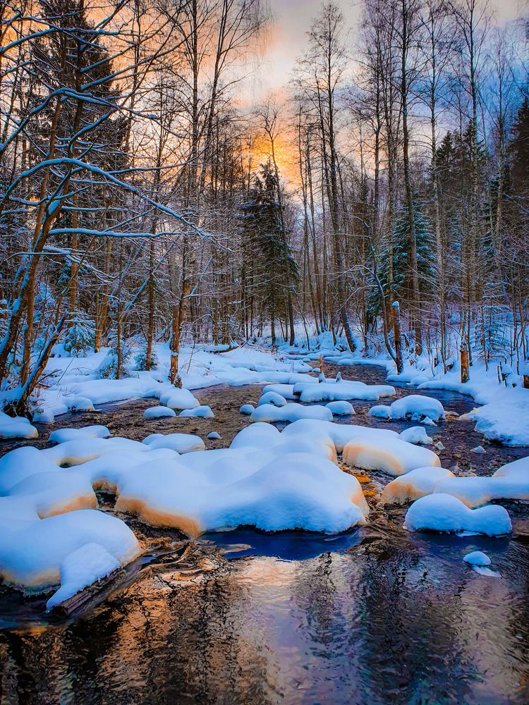 Закат на реке.