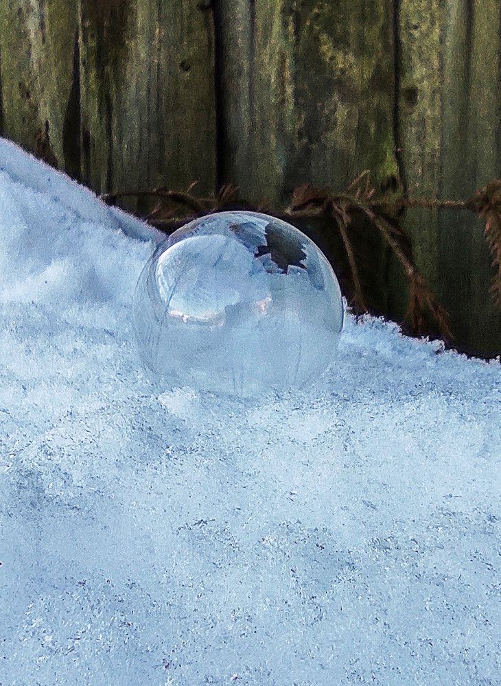 Мыльный пузырь на морозе