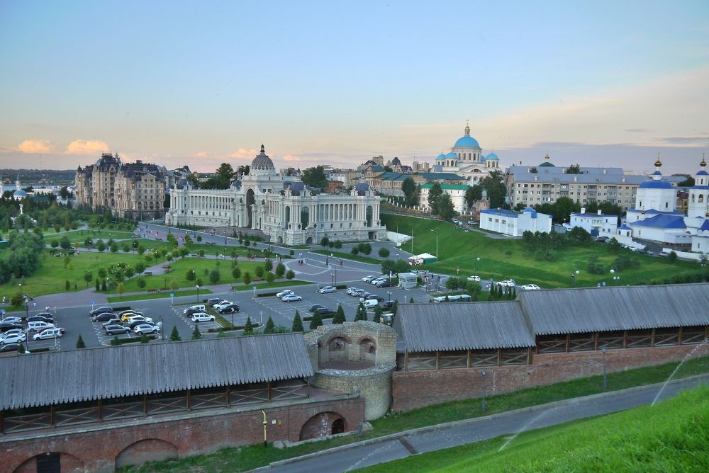 Вид на Дворцовую площадь с Казанского кремля.