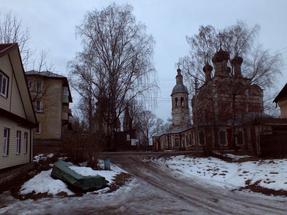 засугробленная лодка