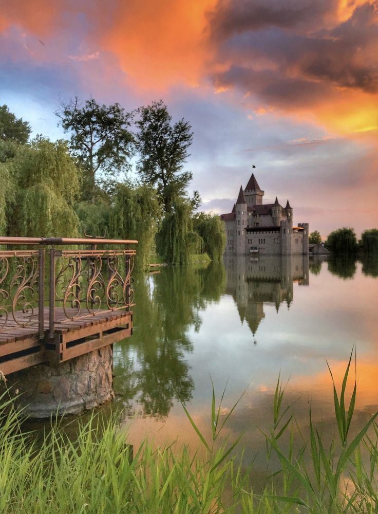 Вечер в замке Шато Эркен.