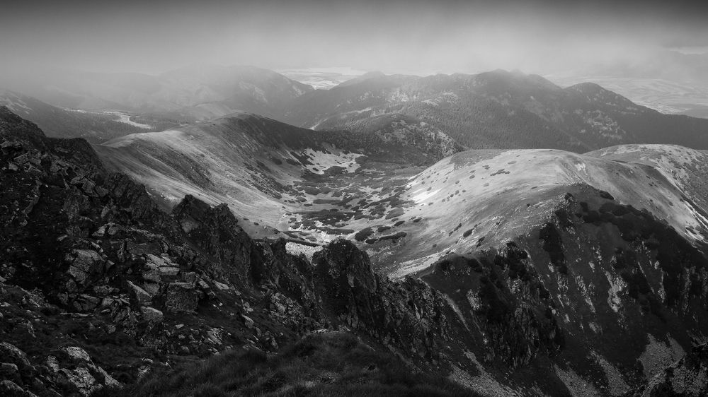 A Game of Light and Shadows