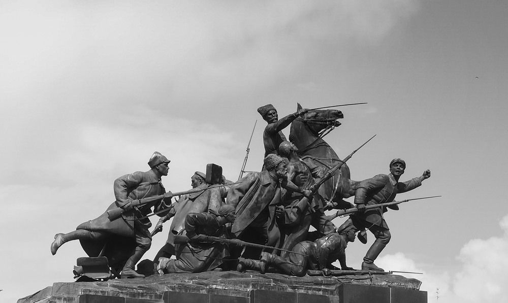 Памятник Чапаеву