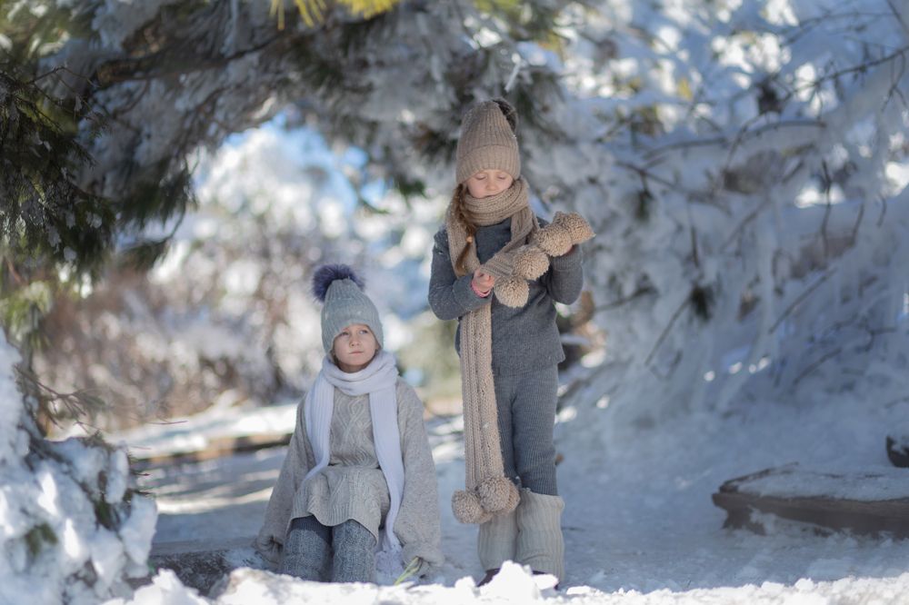 Две близняшки