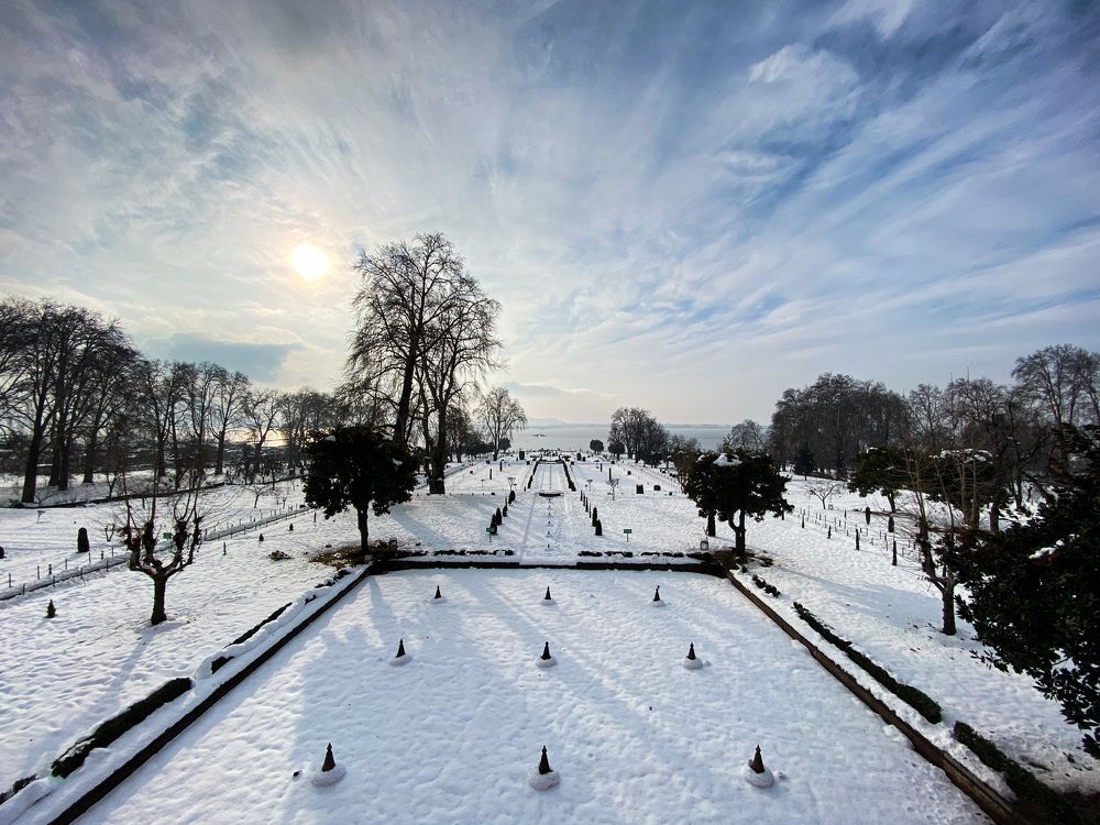 Beautiful Mughal Gardens in Jammu and Kashmir