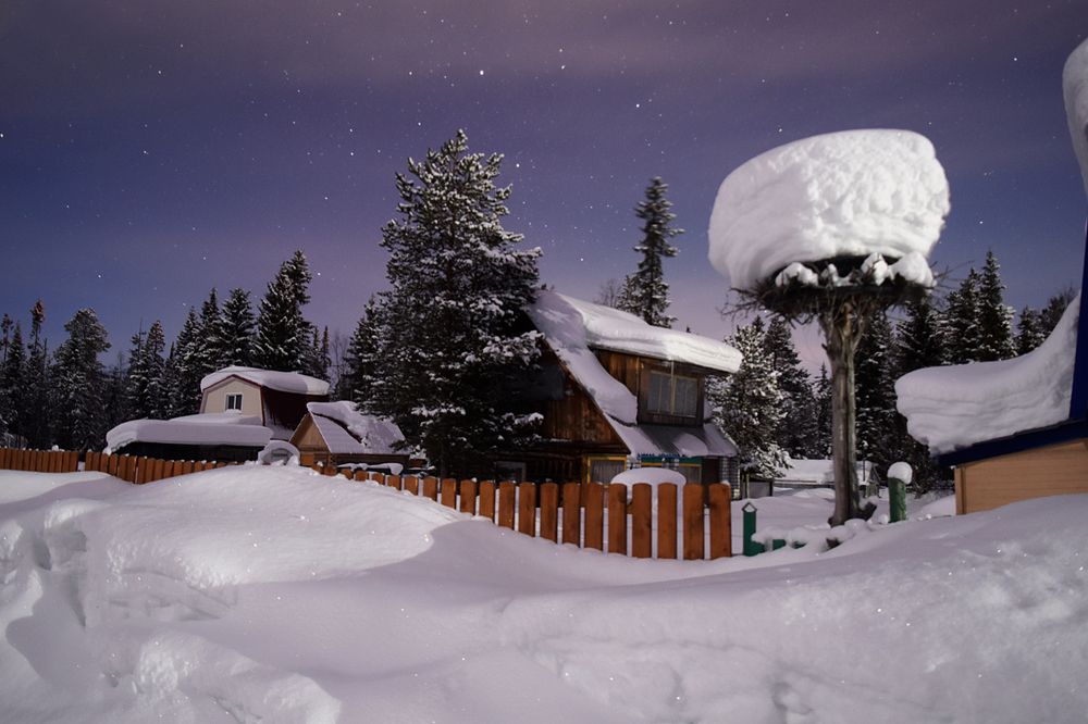 Дачный поселок в снегу