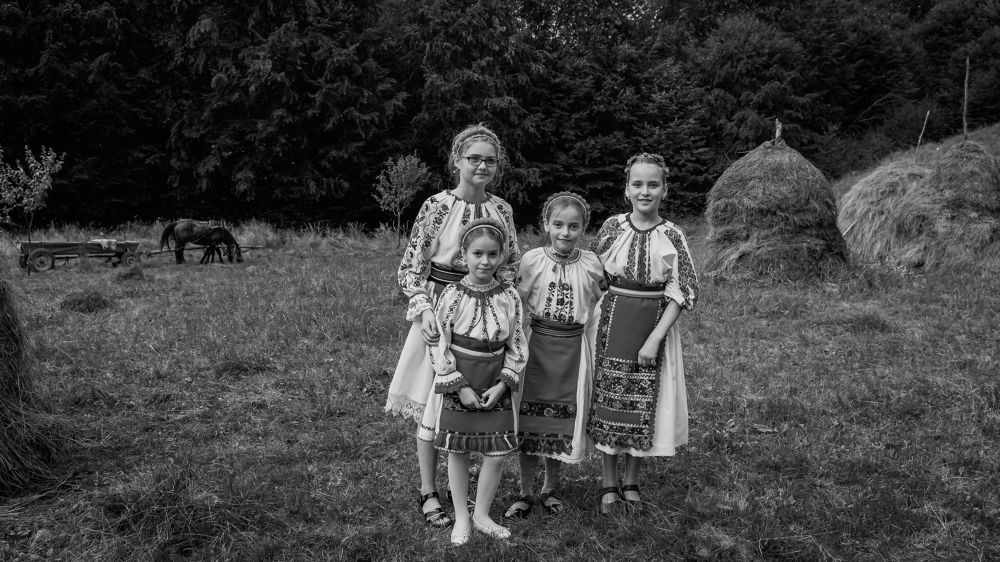 Grils from country of Lăpuș