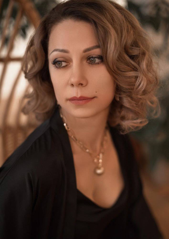 Красивая женщина нравится глазам.