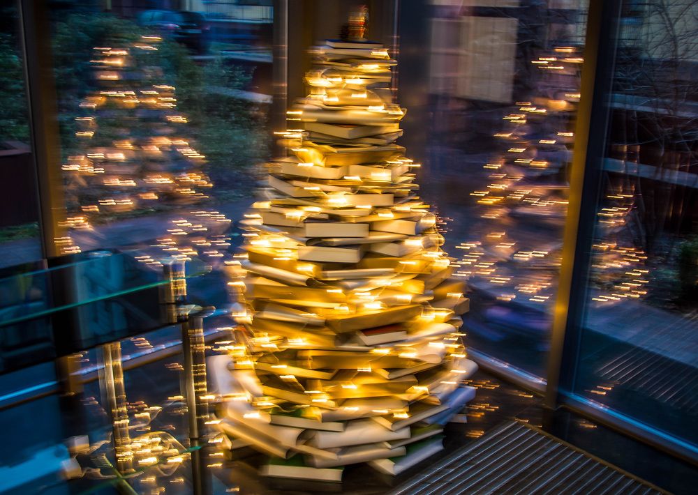 Книжная новогодняя елка